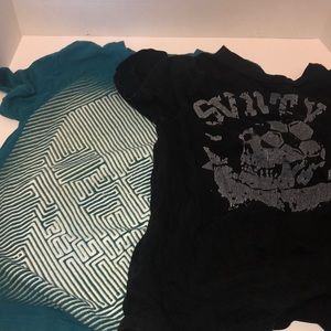 ❗️BUNDLE❗️ 2 skull shirts size Small in Boys 7/8